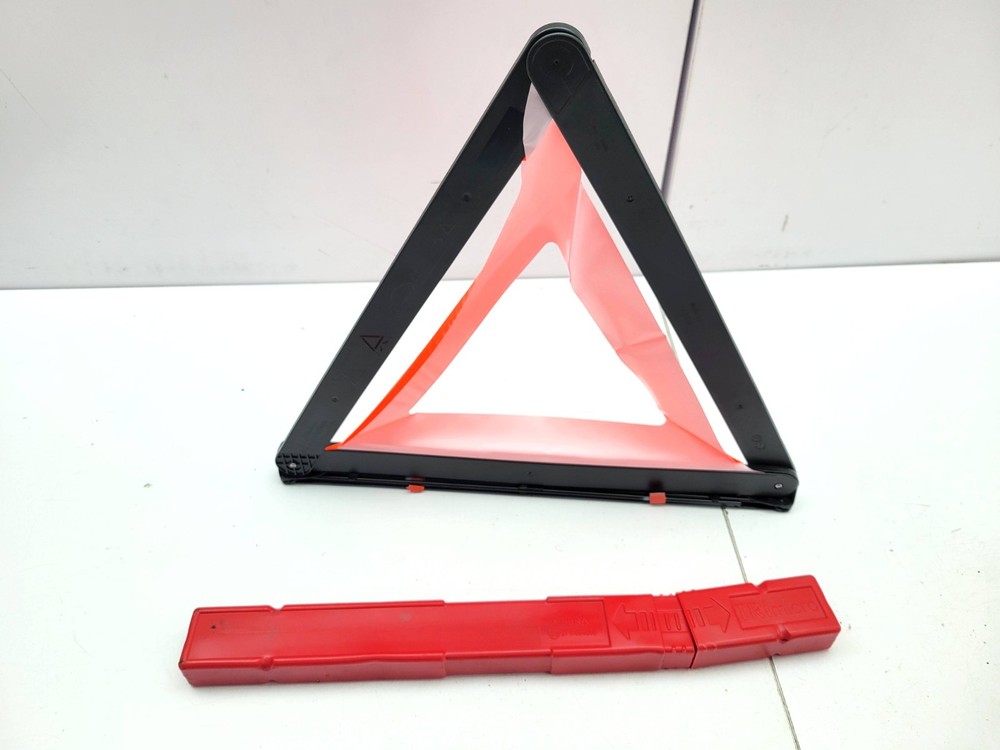 EMERGENCY WARNING HAZARD TRIANGLE 8K0860251 AUDI Q3 2012