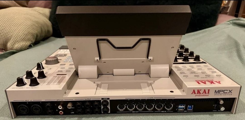 Akai MPC X-SE Professional Sampling Workstation