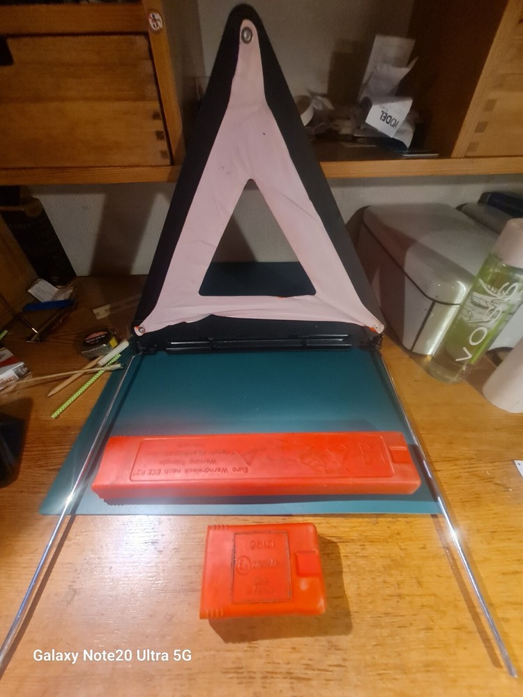 Compact An Foldable Warning Triangle. Great Condition
