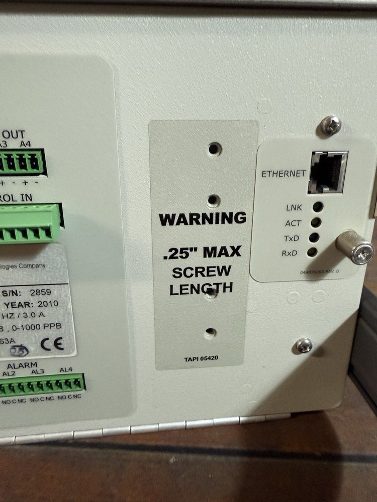 Teledyne Instruments SO2 Analyzer Model 6400E Powers On Untested