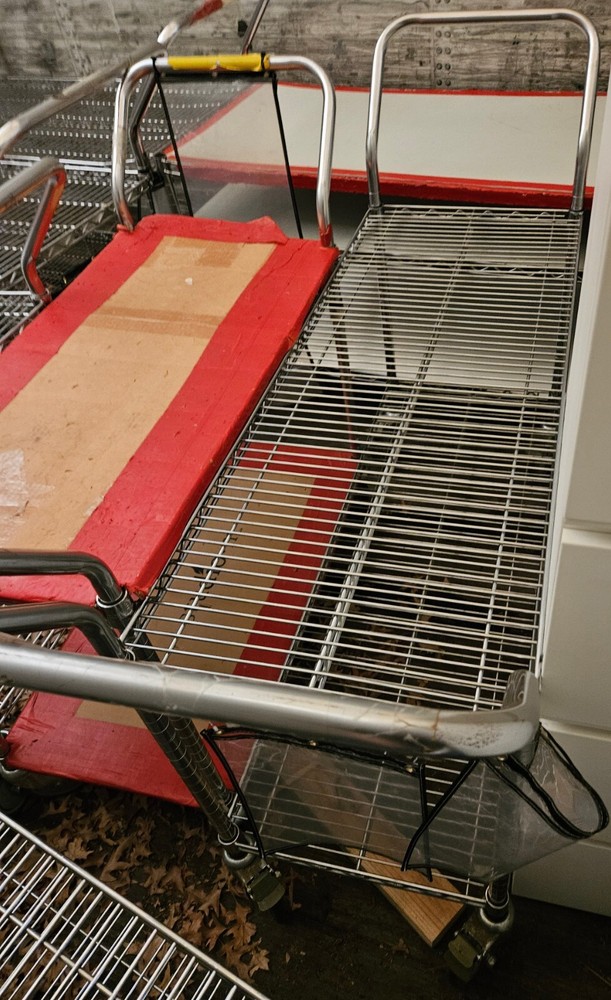 Chromed wire cart, swivel casters