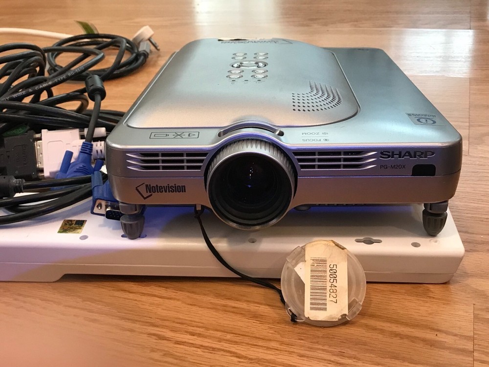 SHARP NOTEVISION M20X DIGITAL VIDEO PROJECTOR WITH REMOTE  Control
