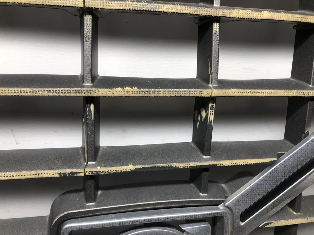 2003-2017 Volvo VNL Grille - Used