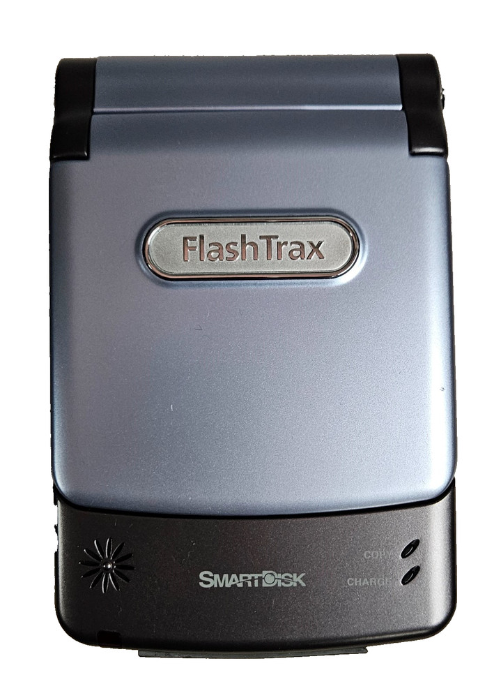 FlashTrax ~ FTX20 SmartDisk Digital Multimedia Storage & Player BUNDLE