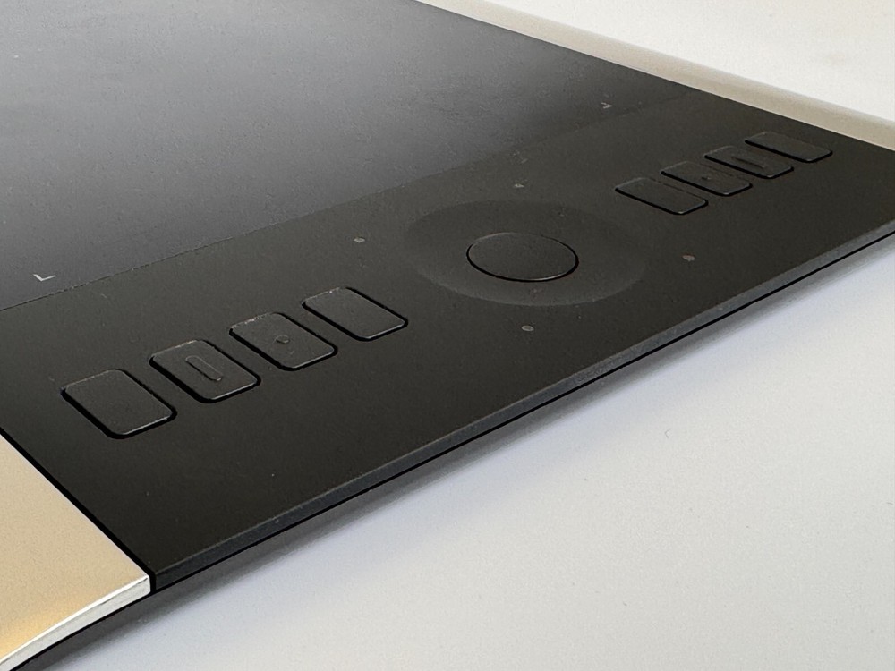 Wacom Intuos Pro Special Edition Medium with Pen (Multi-Touch NOT WORKING)