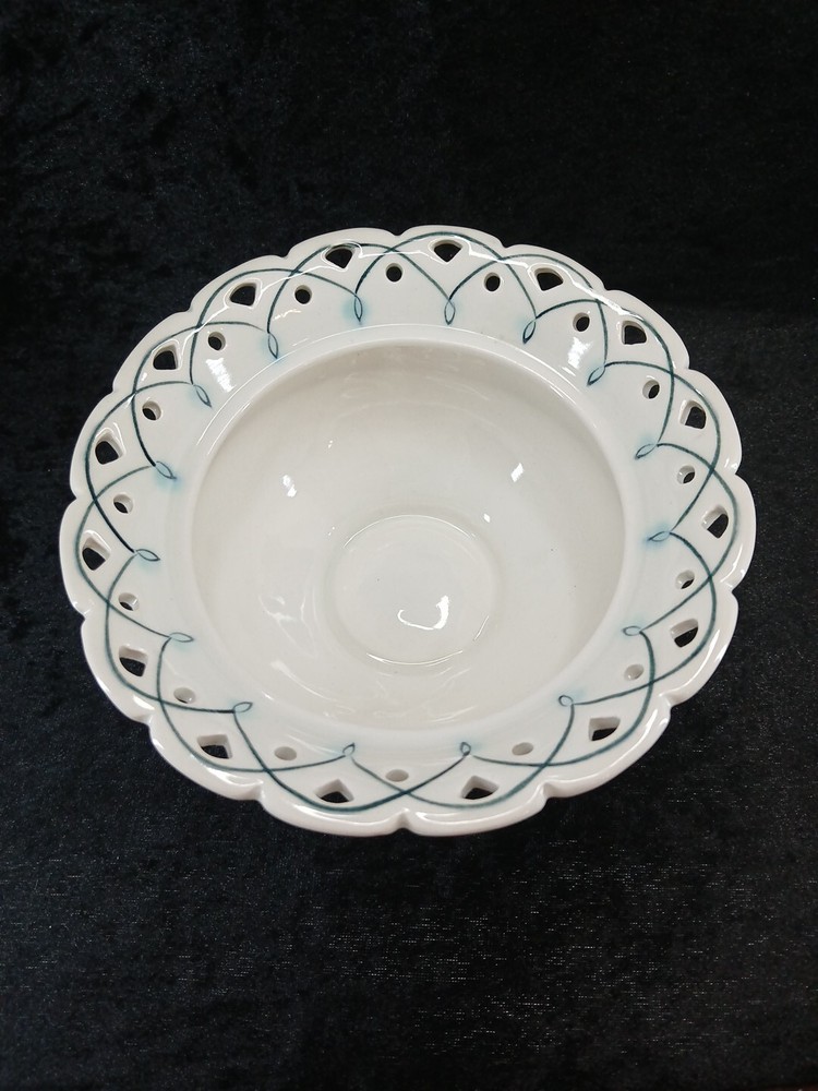 Caxap Covered Candy Dish Ritclated Edge