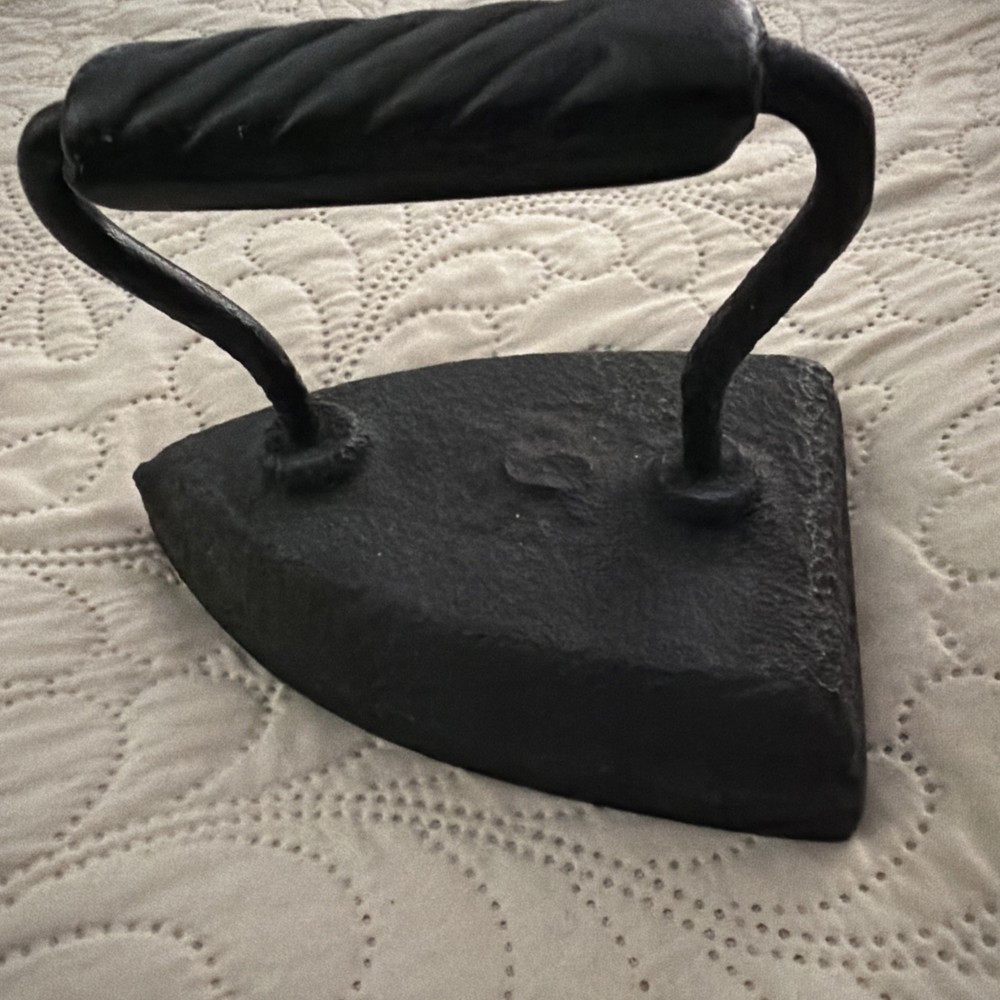 Antique Cast Iron Sad Iron No 6