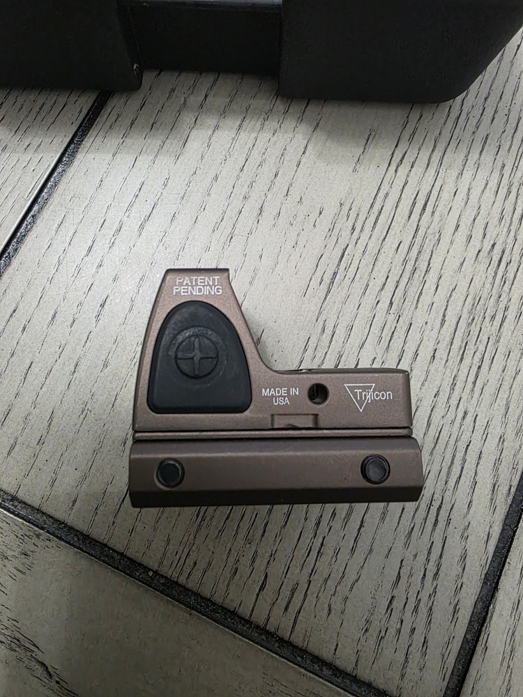 Lightly Used Red Dot Sight.