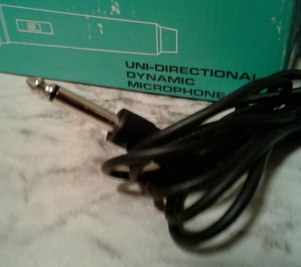 Uni-Directional Dynamic Microphone in Box