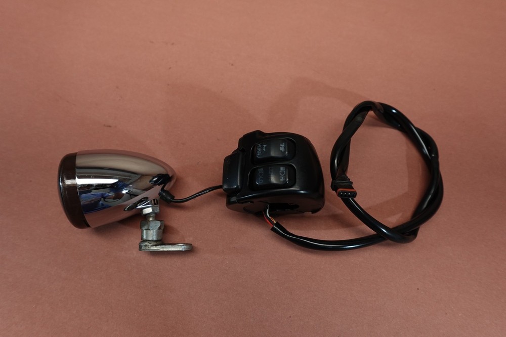 2009-2011 Harley Davidson Rocker C FXCWC Left Control Switch Blinker