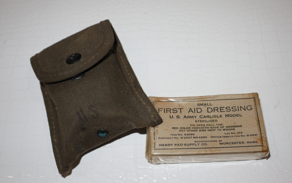 U.S. ARMY FIRST AID Compass Pouch & Dressing