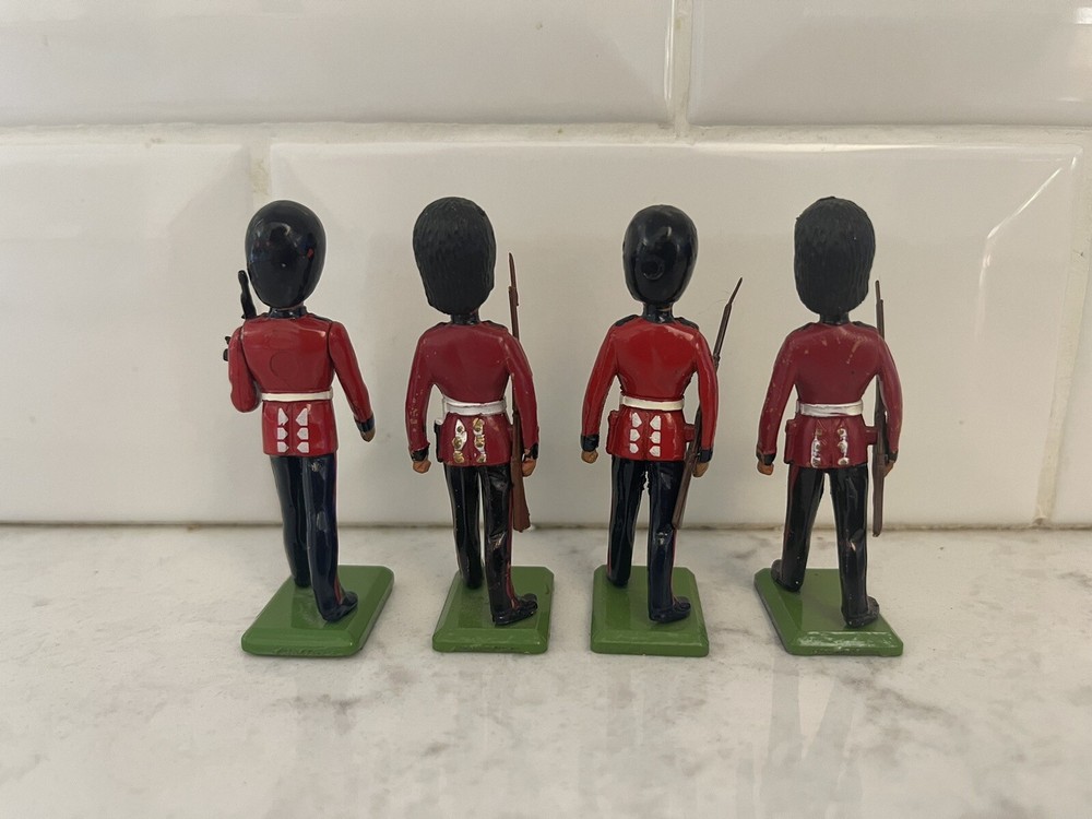 Britains Grehadier Guards (4)