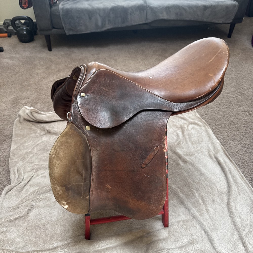 Stubben Siegfried Extra Jump Saddle 17"