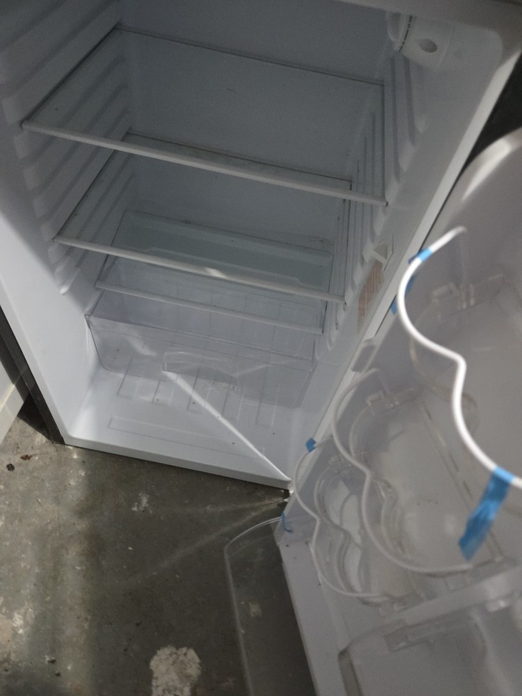 Magic Chef MCUF3S2 85L Upright Freezer Refrigerator
