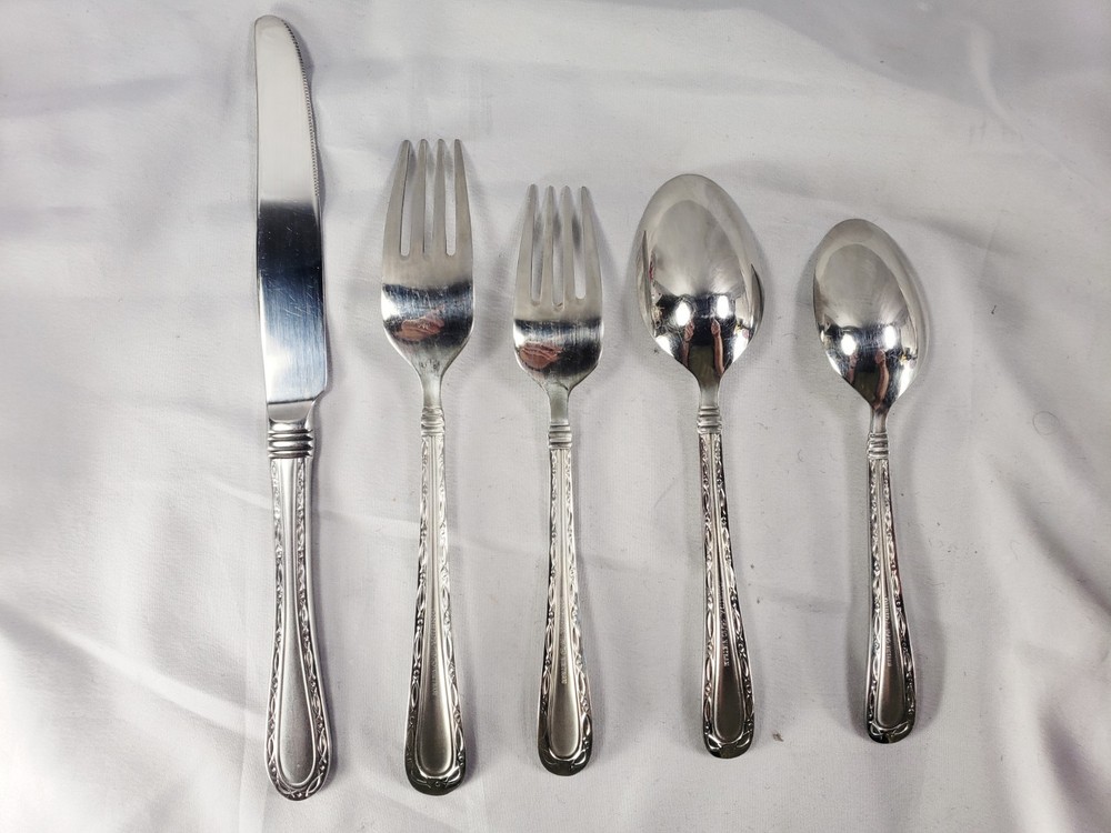 ONEIDA MERLOT STAINLESS 5 PIECE PLACE SETTING - 3 AVAILABLE