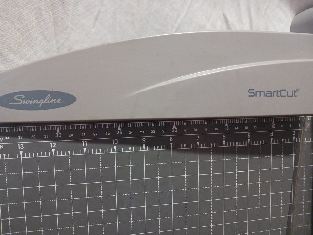 Swingline Table Paper Trimmer / Cutter Large. 15"x33"