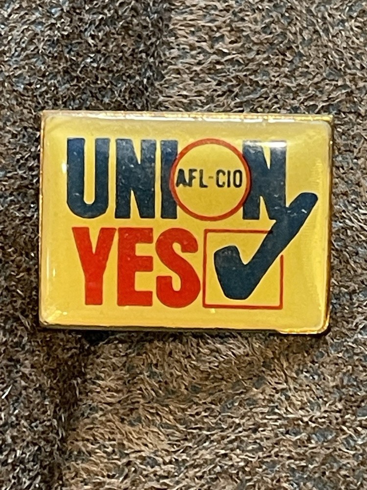 AFL-CIO "Union Yes" lapel pin