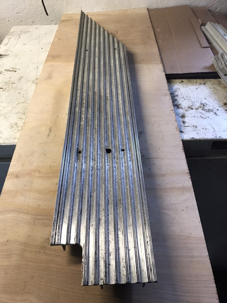 1983 INTERNATIONAL 9670 DRIVER SIDE INNER DOOR SILL