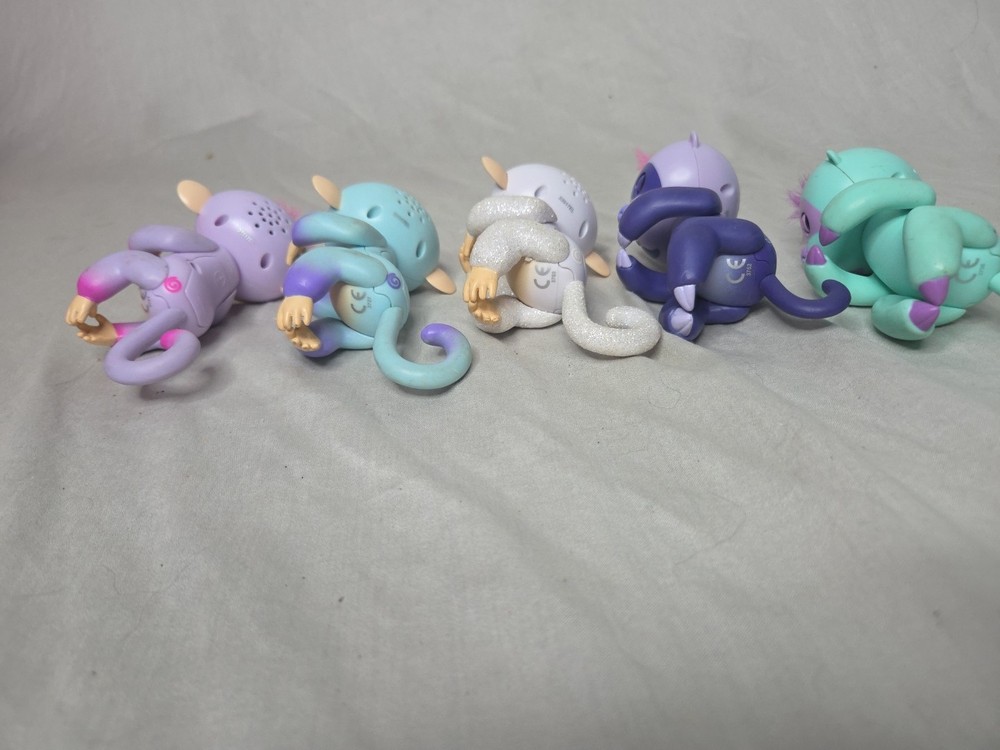 Lot Of 5 Fingerlings Monkey Wowwee