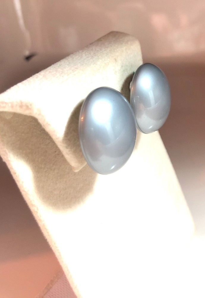 Vintage Trifari Screw Back Silver Grey Tone Button Earrings. Simple
