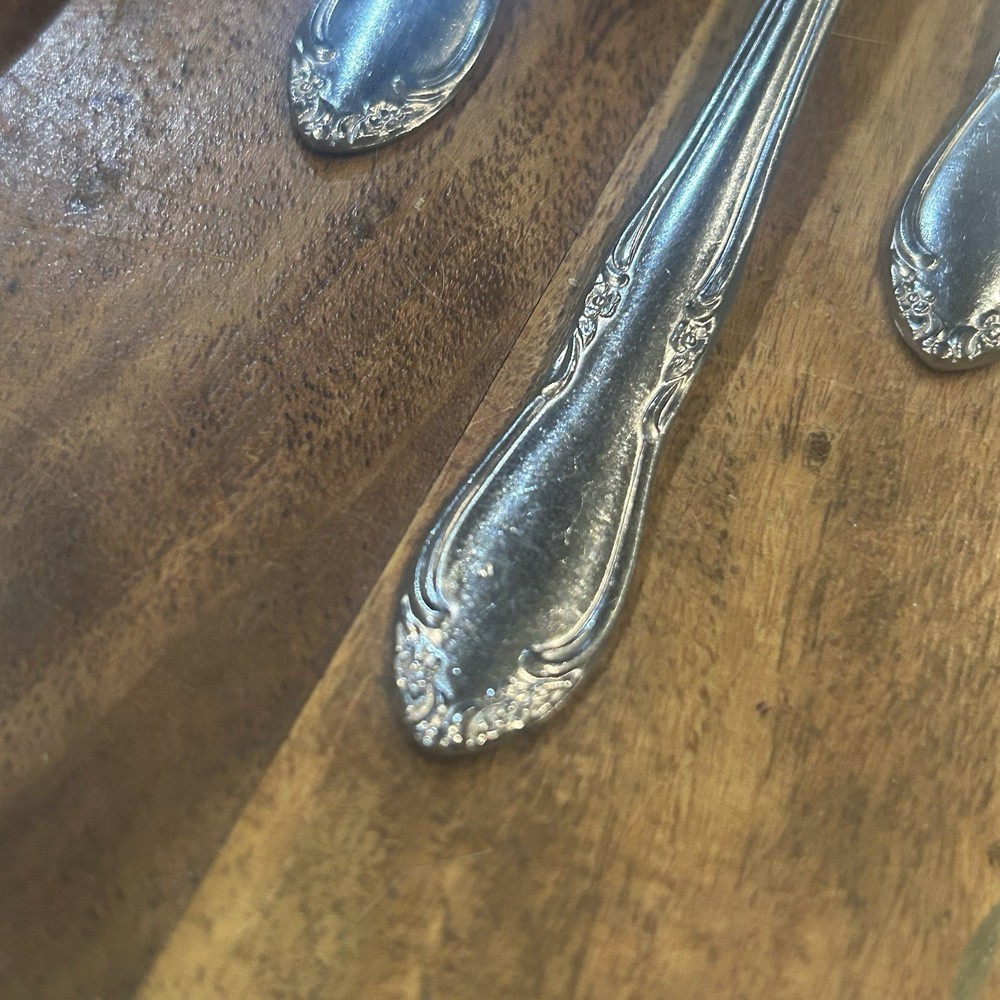 8 Oneida PLANTATION Stainless Custom Teaspoons