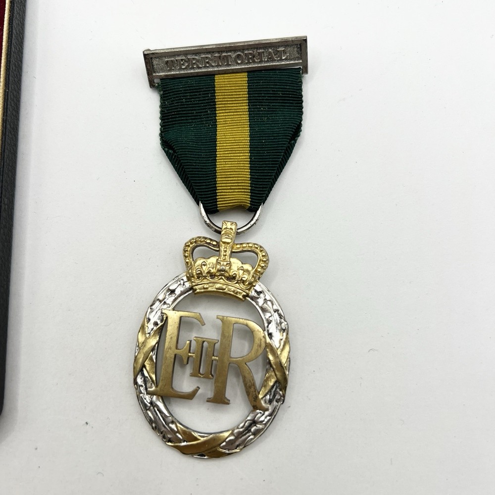 Genuine QE2 1963 Efficiency Decoration Medal & Box