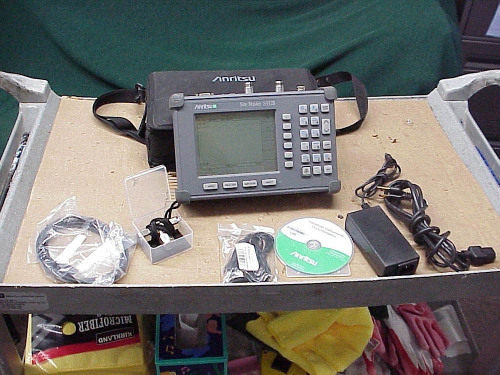 Anritsu Site Master S332B Cable Antenna / Spectrum Analyzer S332