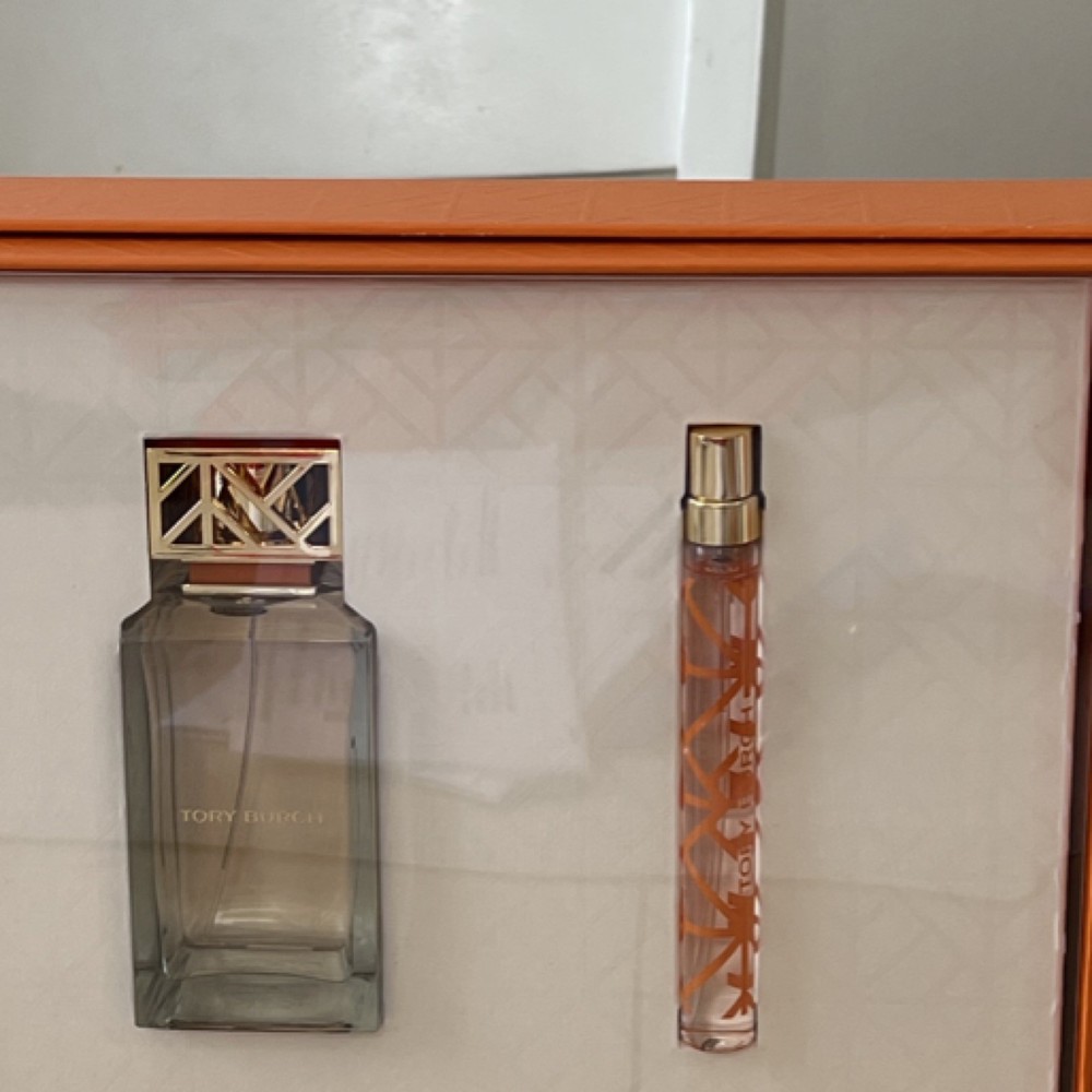 Tory Burch 100 ML Eau de Parfum & 10 ML Eau de Parfum Travel Spray Set