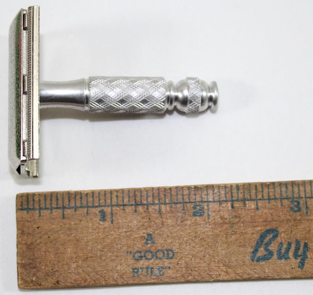 Vintage Gillette 3-Piece Safety Razor ~ Diamond-Pattern Handle