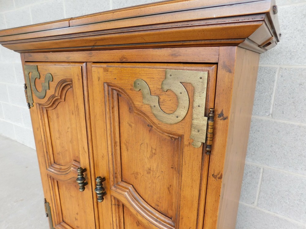 Drexel Velero Collection Flip Top Server
