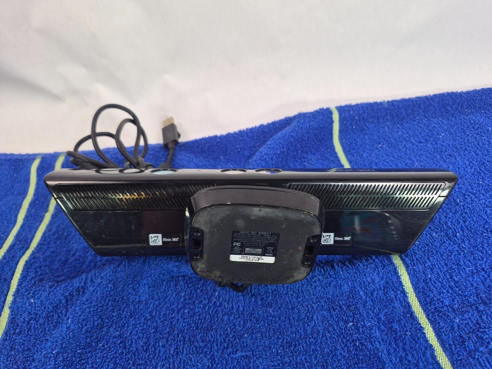 Microsoft 1414 Xbox 360 Kinect Sensor Bar camera Only - Black used