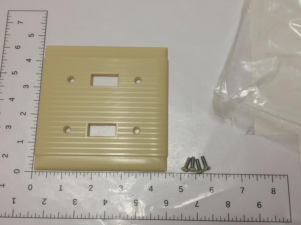 VINTAGE UNILINE BAKELITE TOGGLE WALL SWITCH PLATE (NOS)