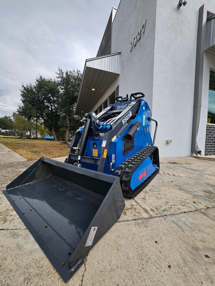 RIPPA RS03 Skid Steer Loader with B&S XR2100 engine