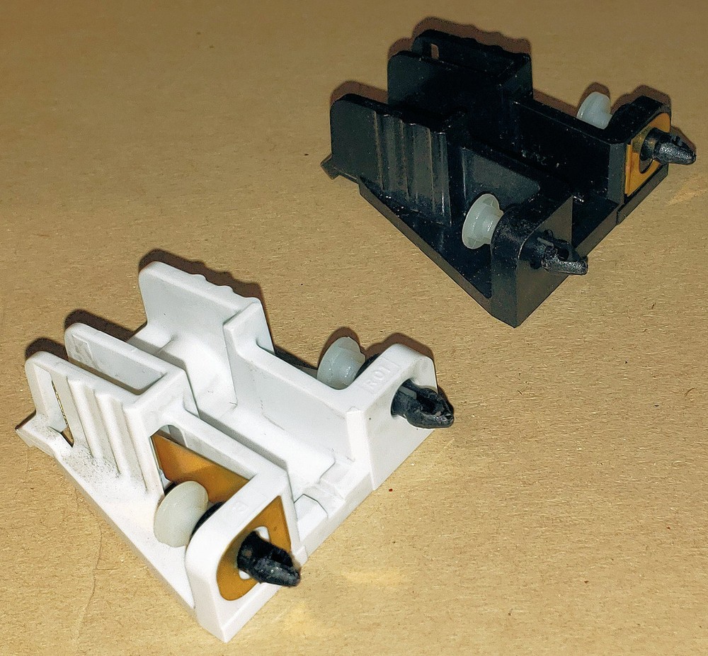 Intel Pentium III SECC2 Grounded Retention Mechanism Set