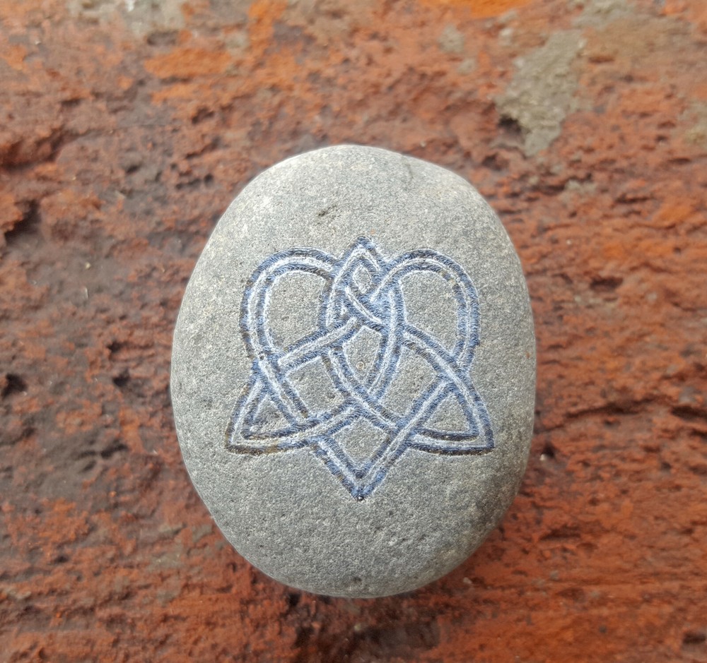 Love Knot Worry Stone : Free Personalization