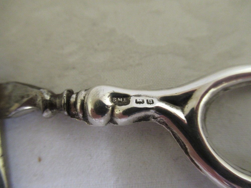 Solid Silver - Small - MANICURE SCISSORS - Hallmarked:- Birmingham 1919
