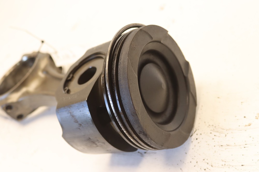 2013-2017 PETERBILT 579 CUMMINS ISX15 PISTON CONNEECTION ROD 2882582 OEM