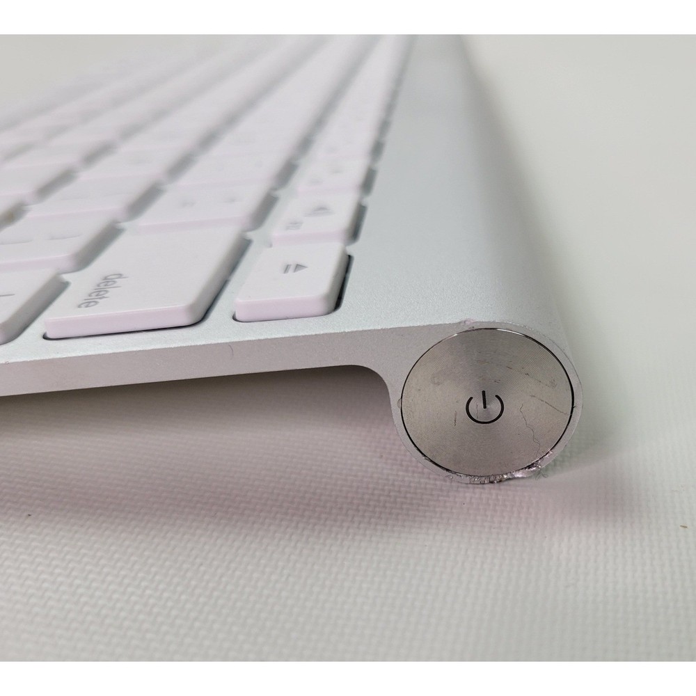 Apple Wireless Bluetooth Keyboard Silver Aluminum A1314 MC184LL/B Tested Working