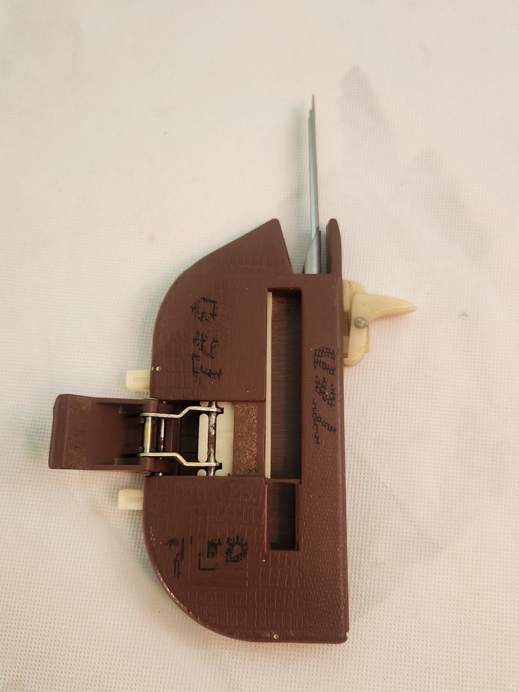 AI OverviewVintage Laredo Filter Cigarette Maker.