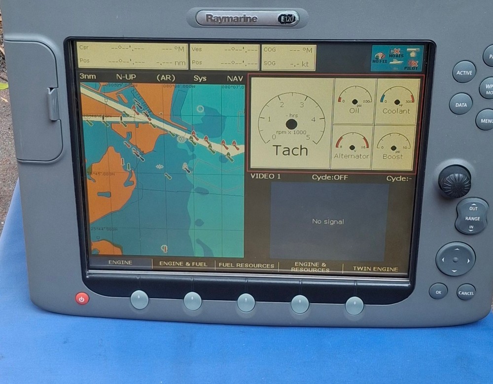 Raymarine E120 Classic GPS Chart Plotter Multifunction Boat Display w/Cover MFD