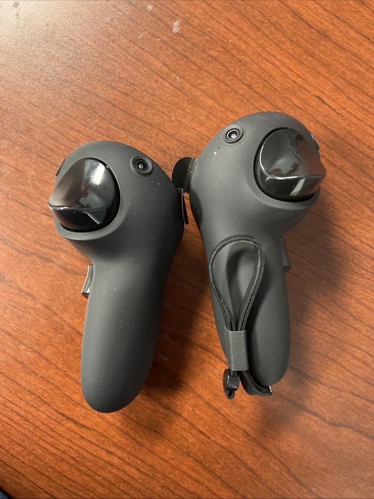 Meta Quest Pro Controllers Left and Right Pair - Good Condition