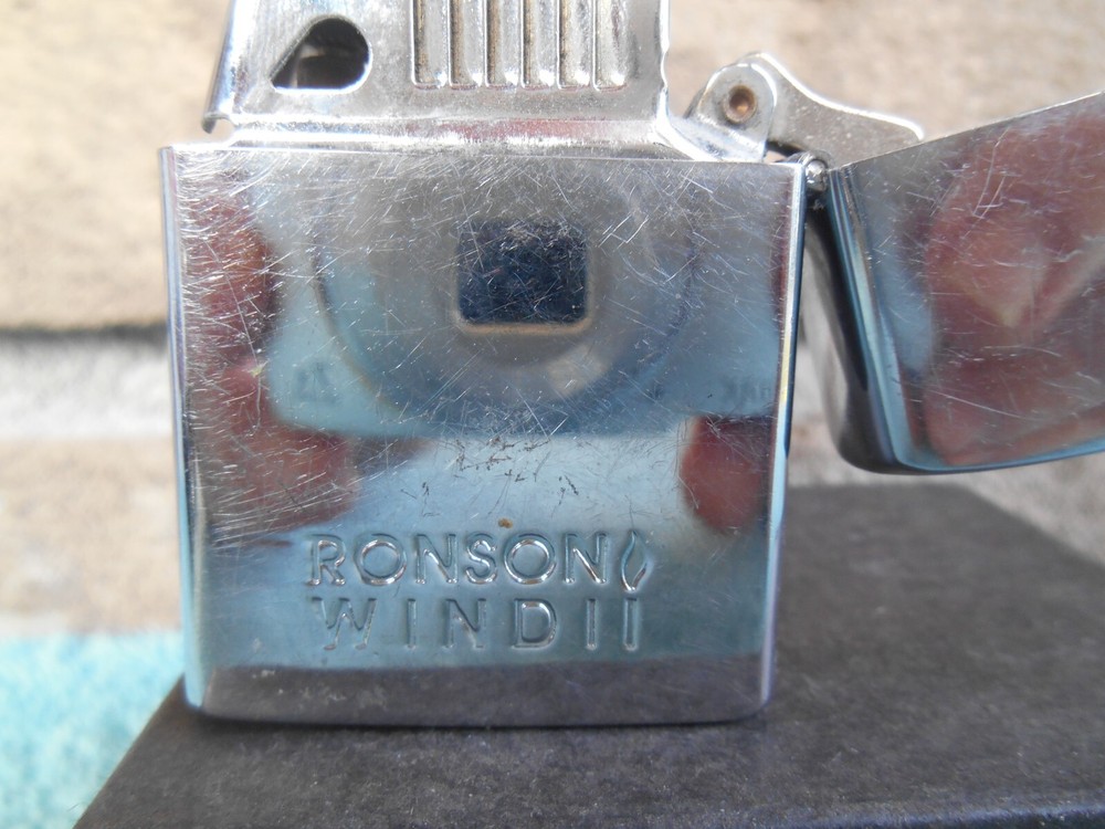 VINTAGE RONSON WIND II POLISHED CHROME FLIP TOP CIGARETTE LIGHTER