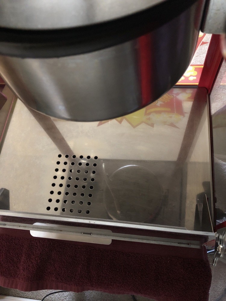 VINTAGE LIGHTLY USED POPCORN MACHINE WITH ACCESSORIES