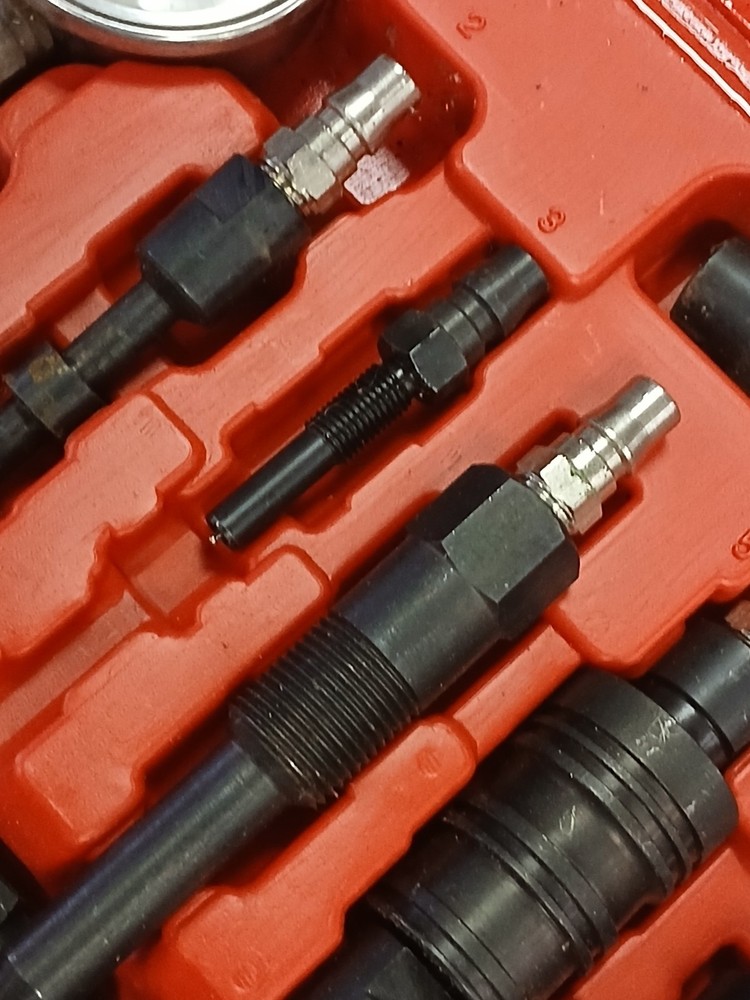 Engine Compression Tester Set Mod 46800 with Case By Harbour Freight