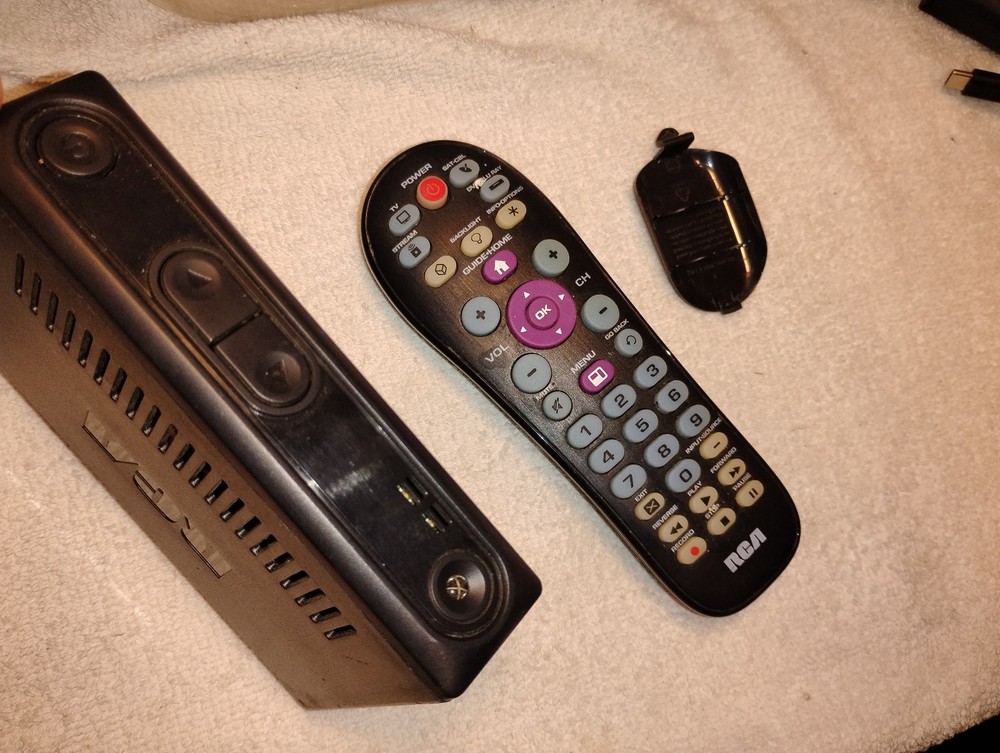 rca atsc converter box wit remote untested