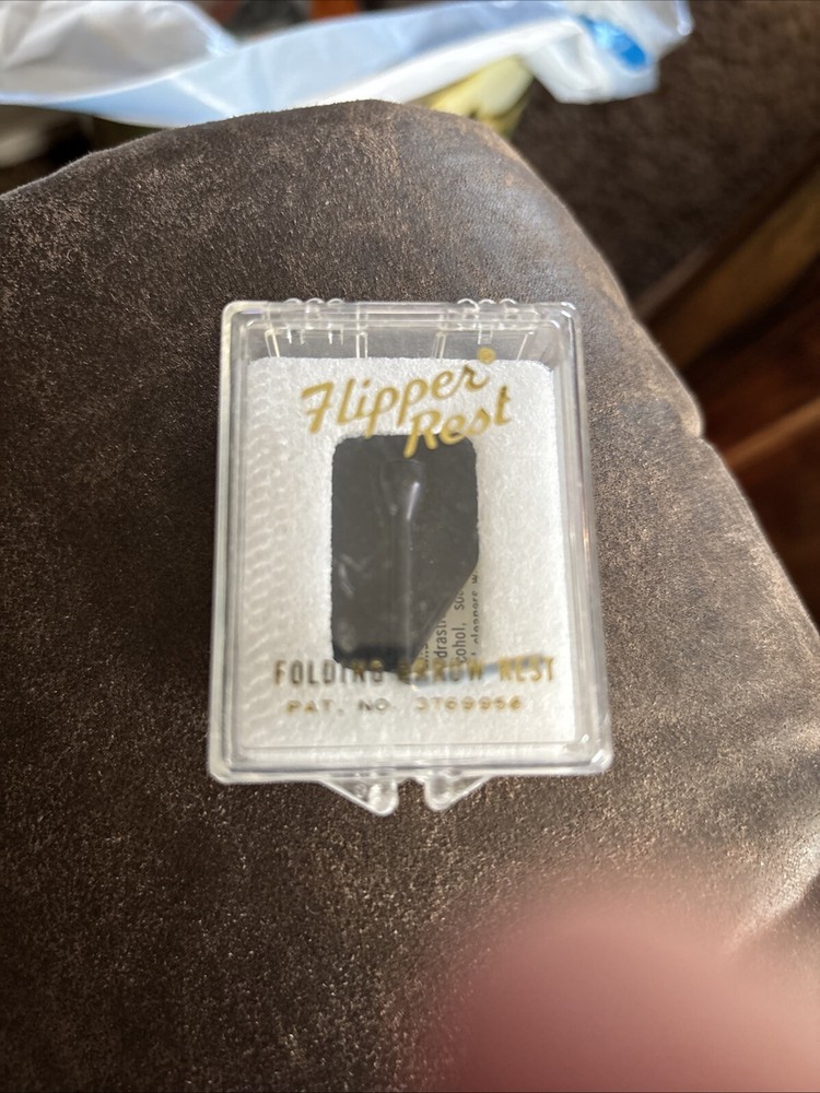 Bear Archery Plastic Flipper Rest -Vintage - Right Hand