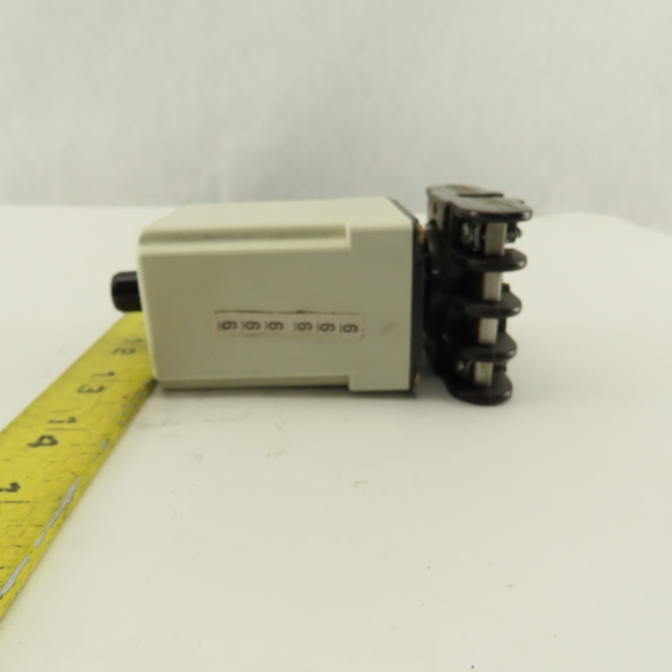 Square D Class 9050 JCK-14 On Delay Timing Relay 1.2-120 Sec With Socket Base