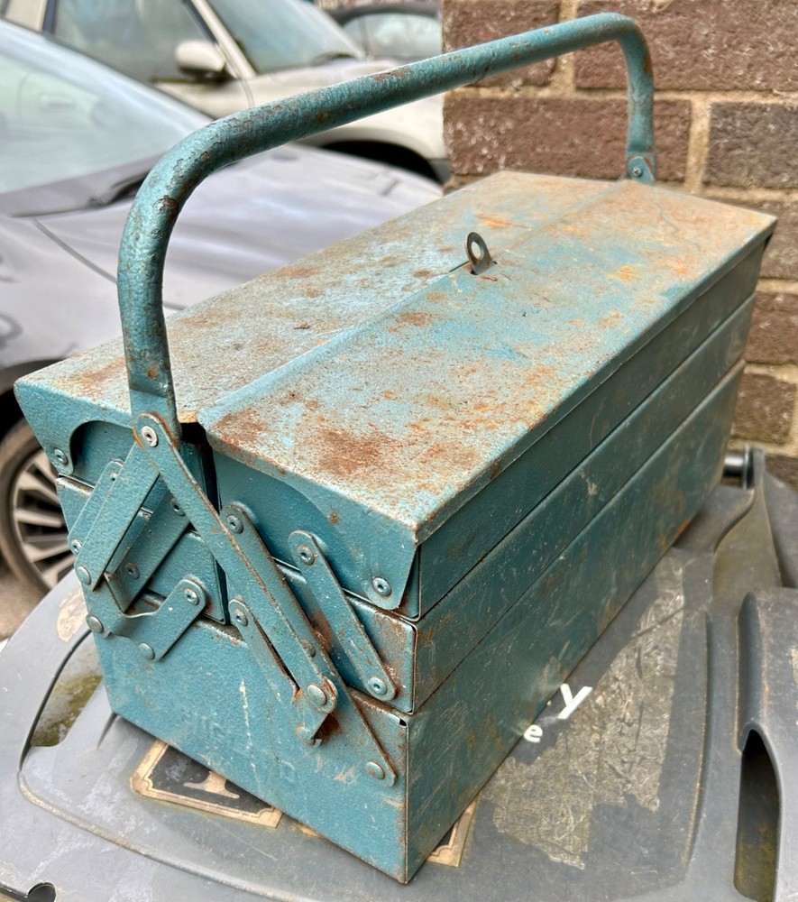 Vintage metal cantilever tool box