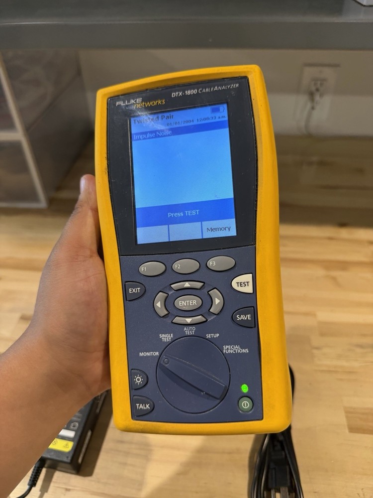 FLUKE NETWORKS DTX-1800 MAINFRAME & W/ CHARGER (TESTED)
