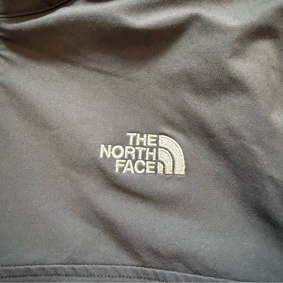 The North Face Quarter Zip Spring Pull Over Jacket Size L